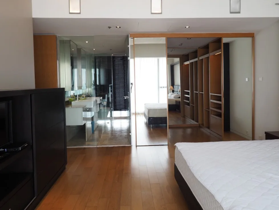Property photos for The Met
