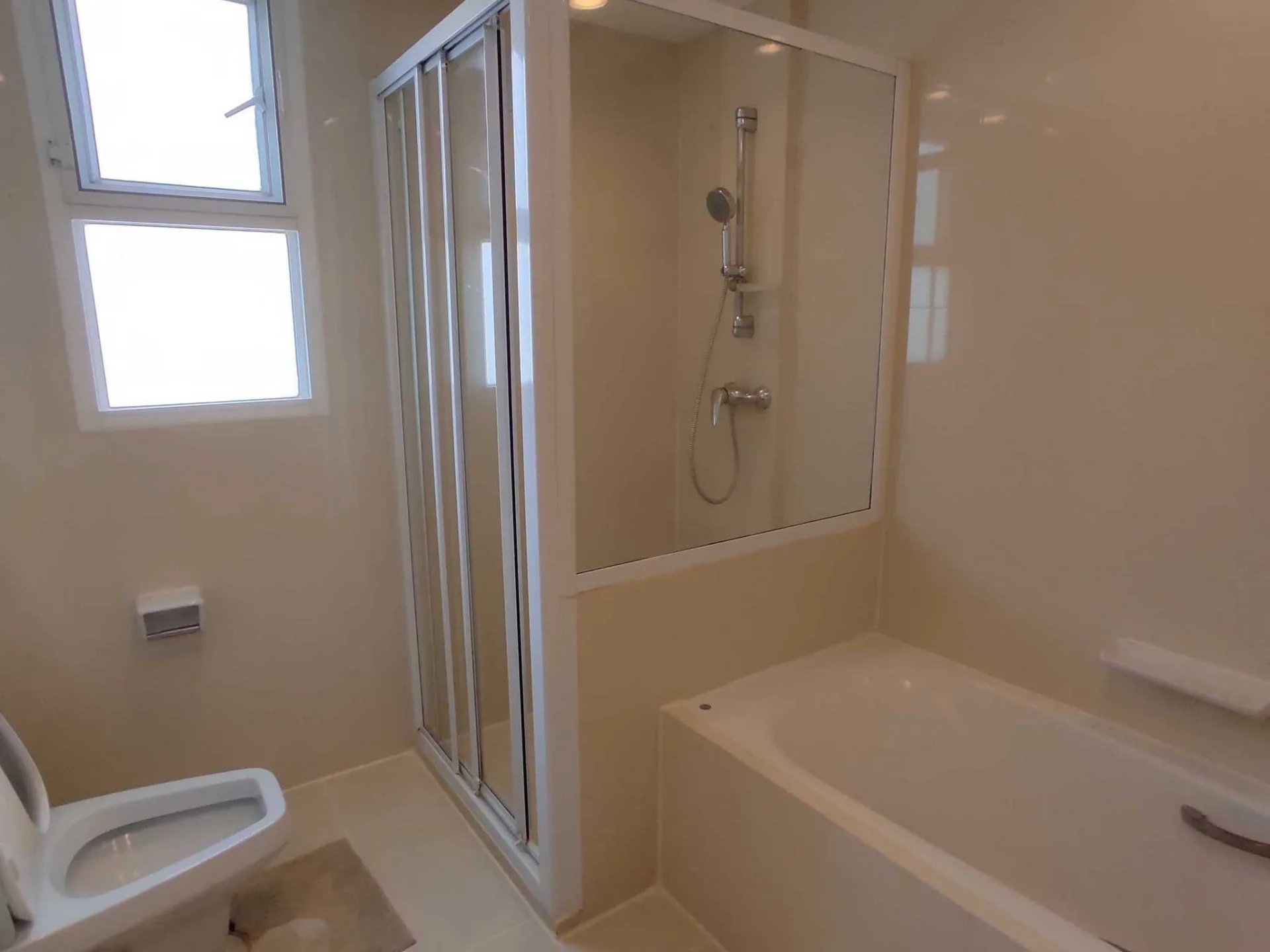 Property photos for Krungthep Thani Tower