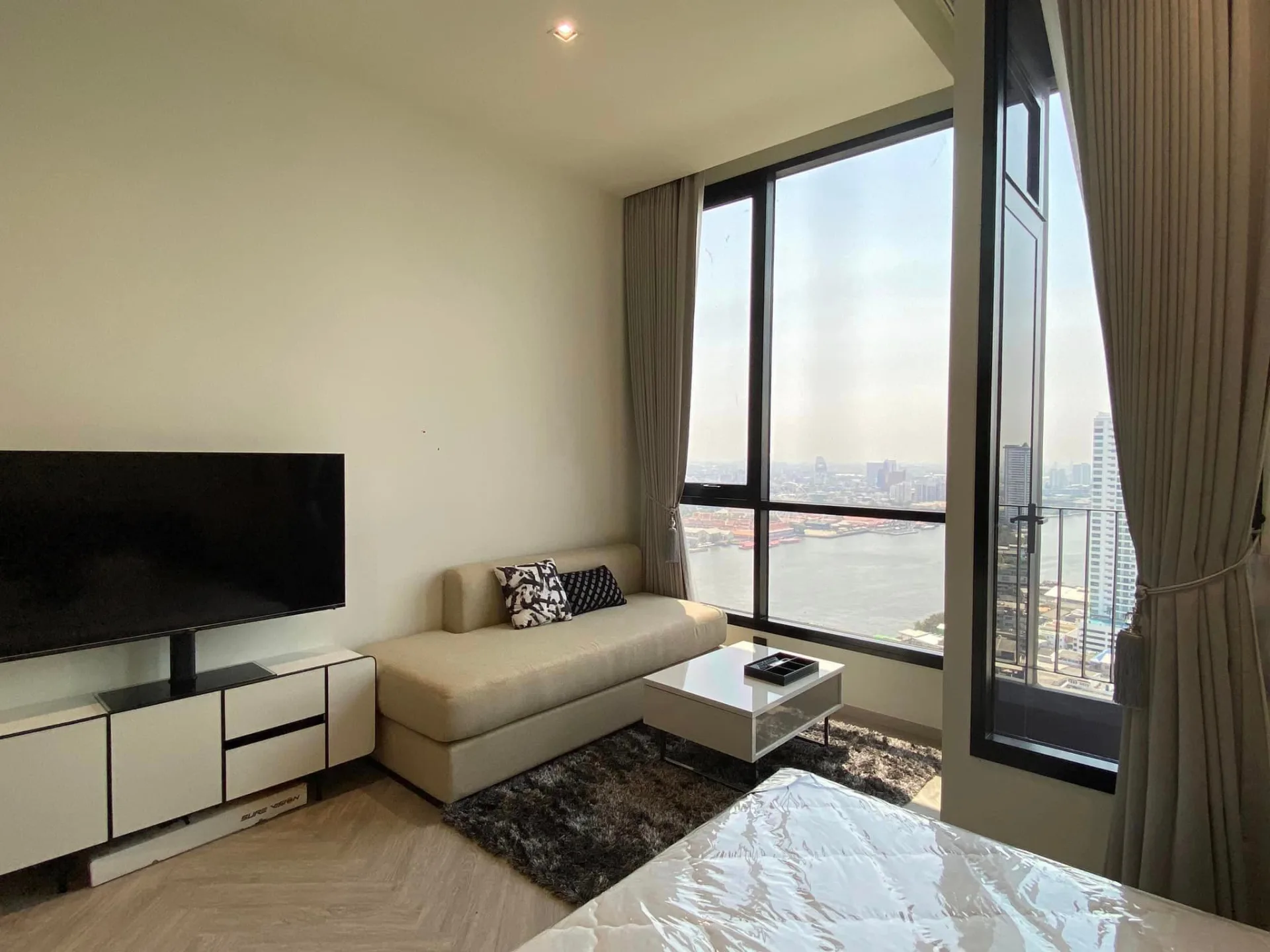 Property photos for Chapter Charoennakhorn-riverside