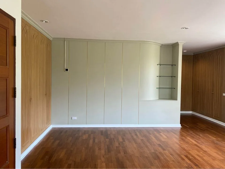 Property photos for Noble house