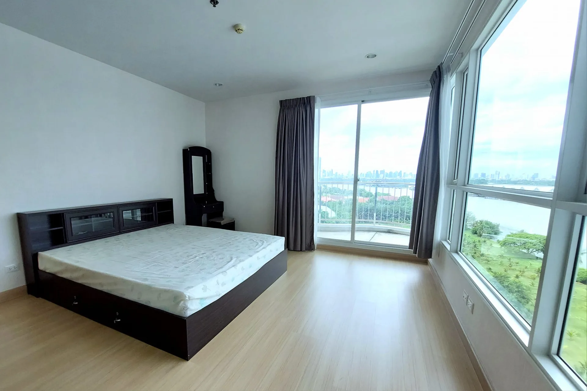 Property photos for Supalai Riva Grande