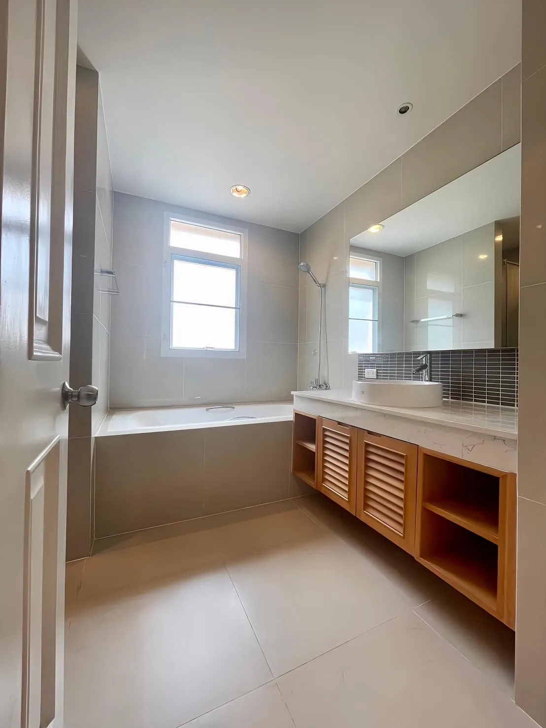 Property photos for The Rise Sukhumvit 39