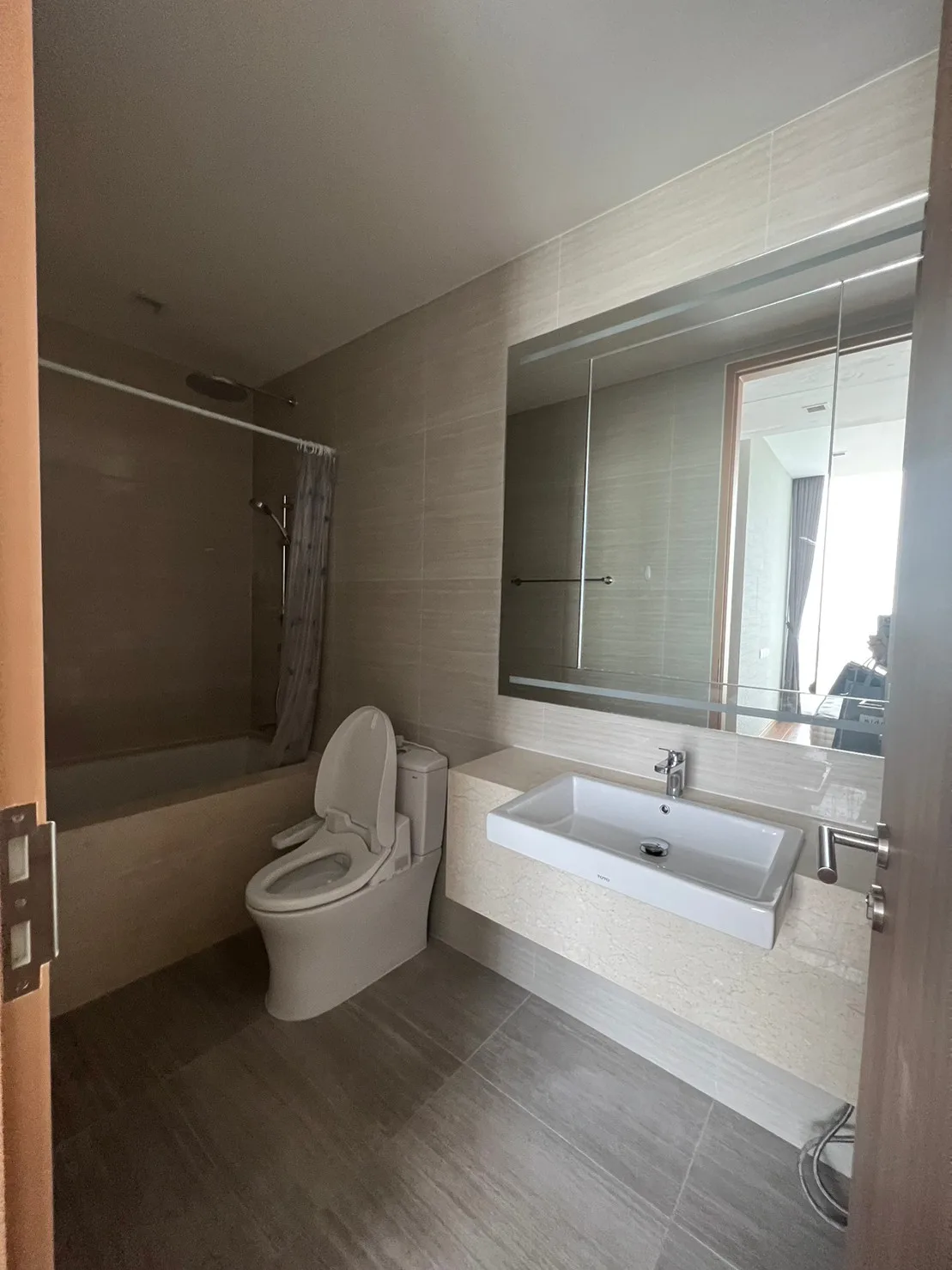 Property photos for Noble BE 33