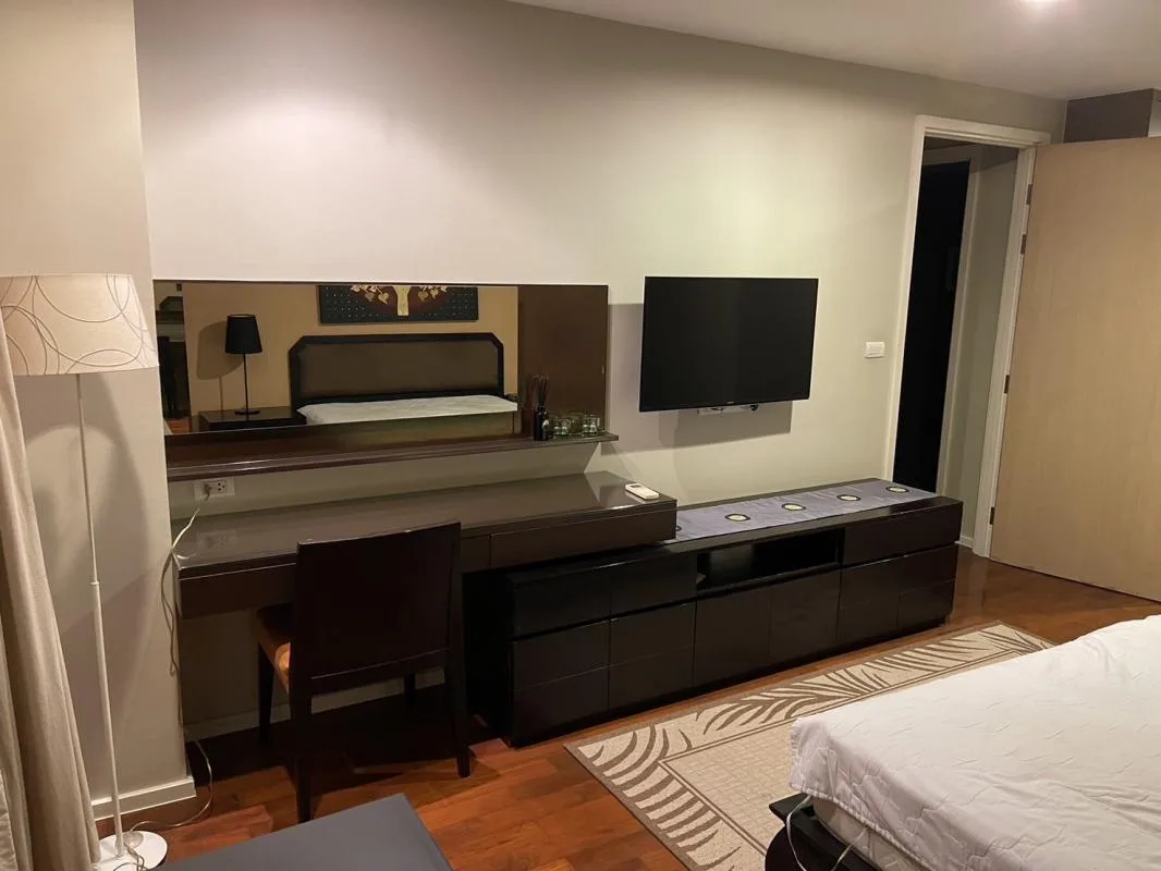 Property photos for Siri On 8