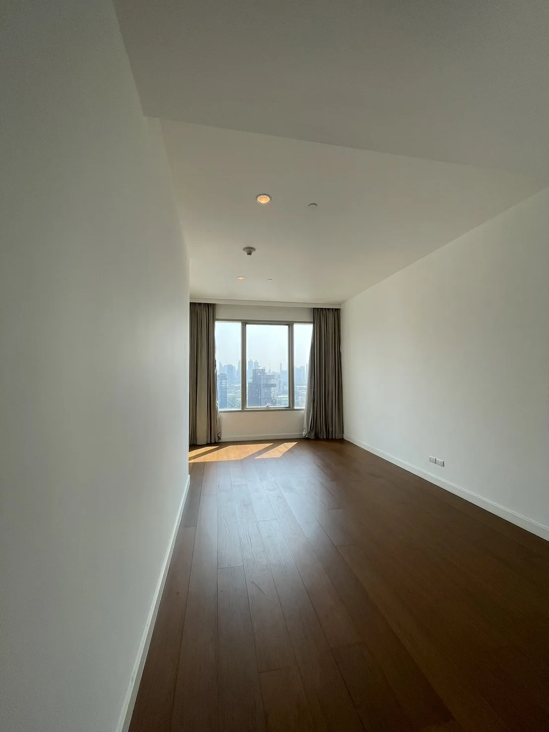 Property photos for 185 Rajadamri