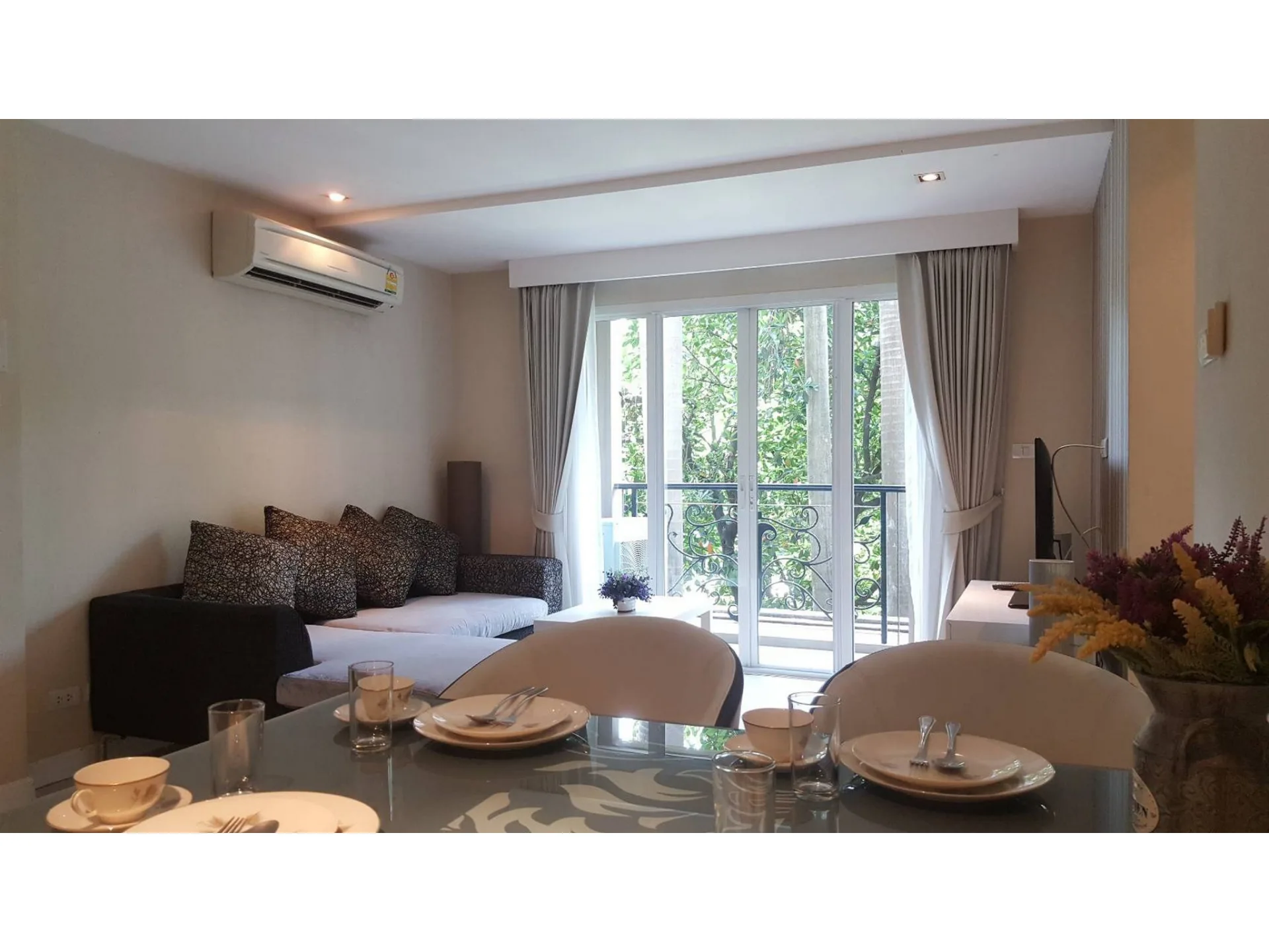 Property photos for Le Nice Ekamai
