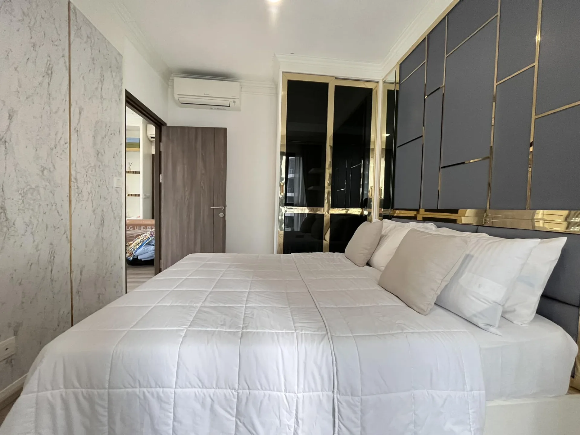 Property photos for Ideo Mobi Asoke