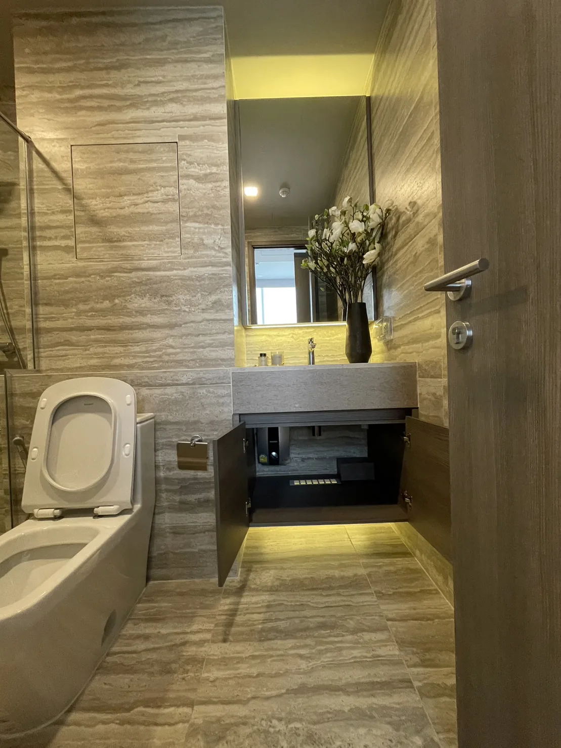 Property photos for Celes Asoke
