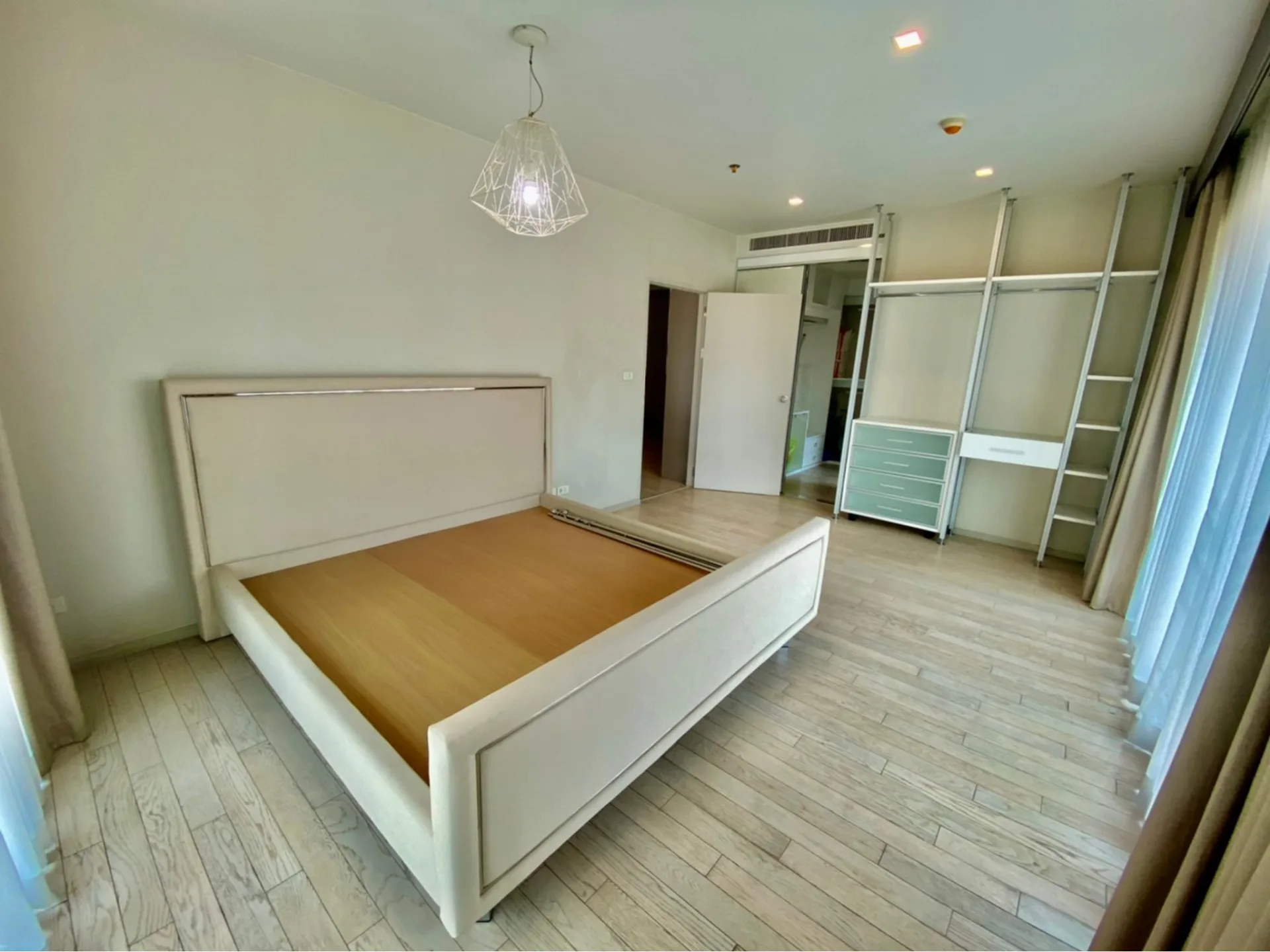 Property photos for Noble Solo
