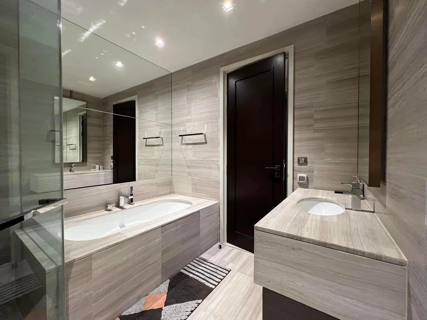 Property photos for The Diplomat 39