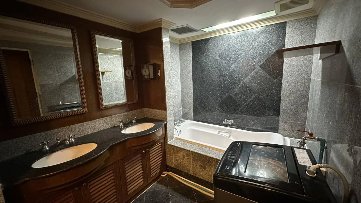 Property photos for State Tower