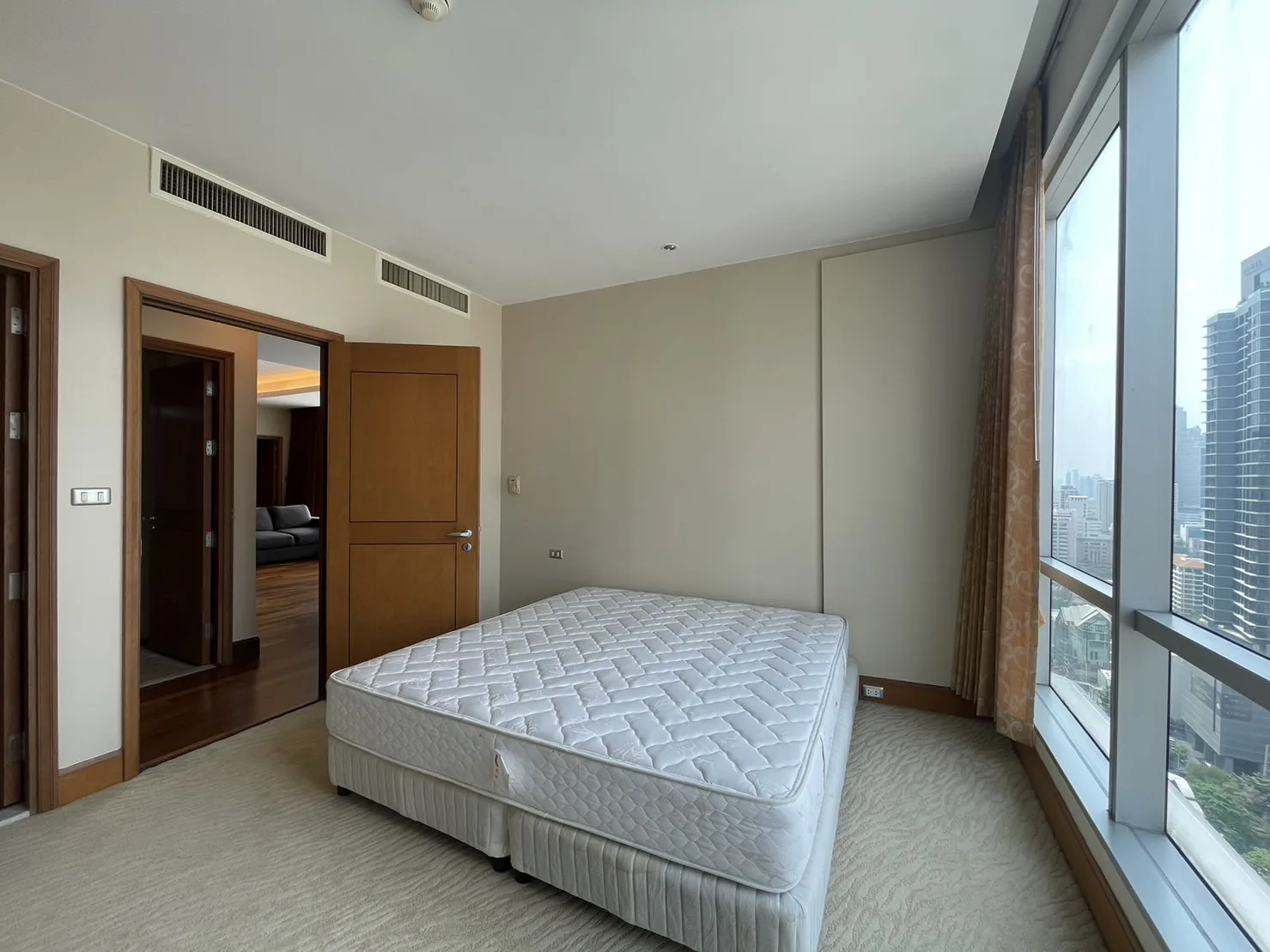 Property photos for Sky Villas Sathorn