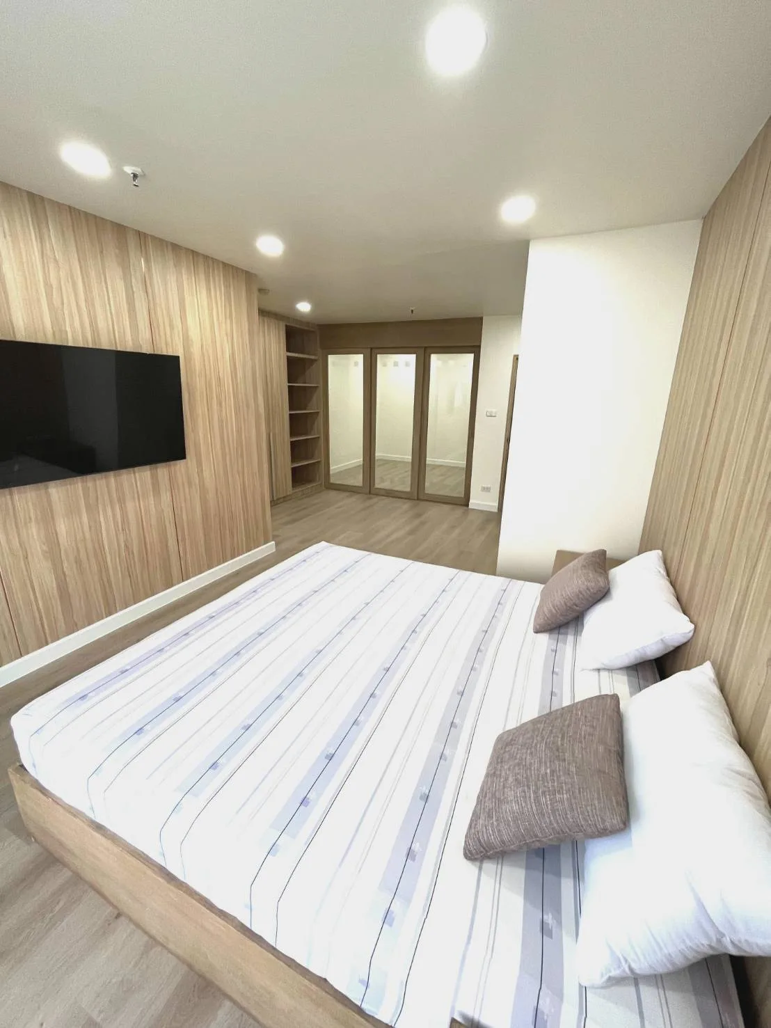 Property photos for Fifty Fifth Tower