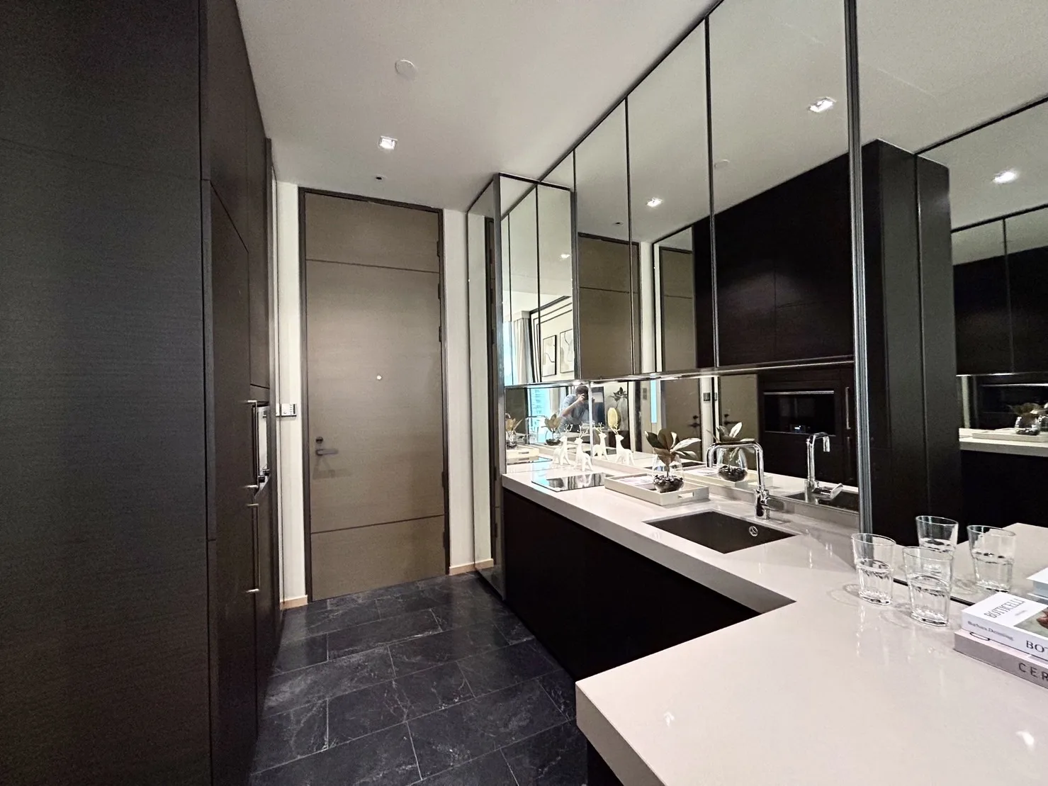 Property photos for 28 Chidlom