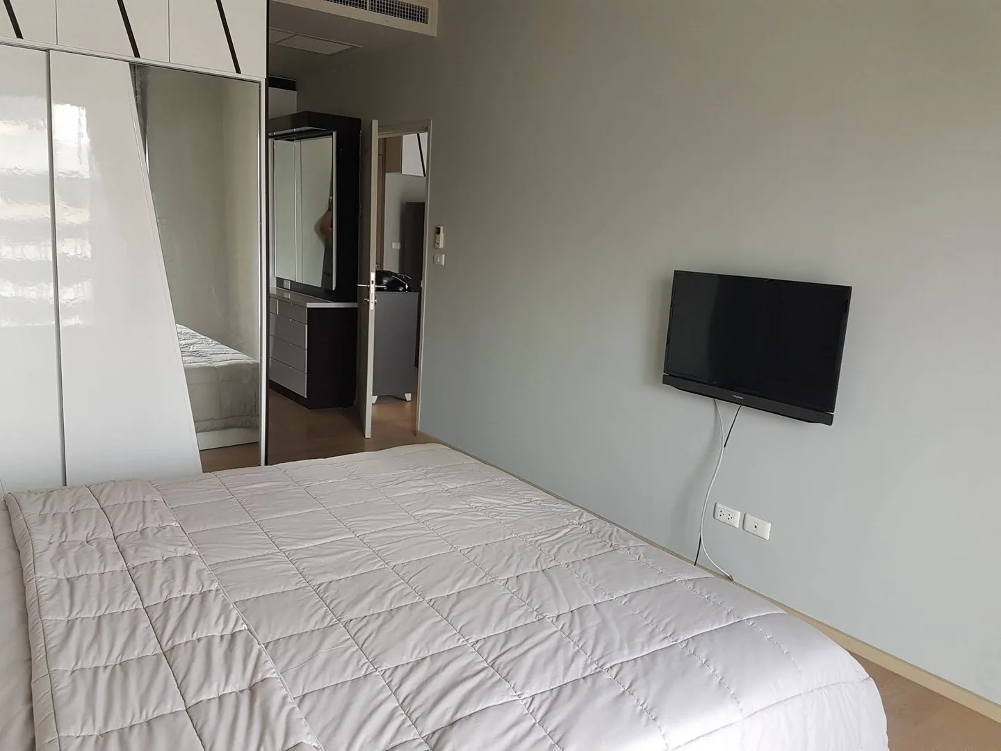 Property photos for Noble Refine