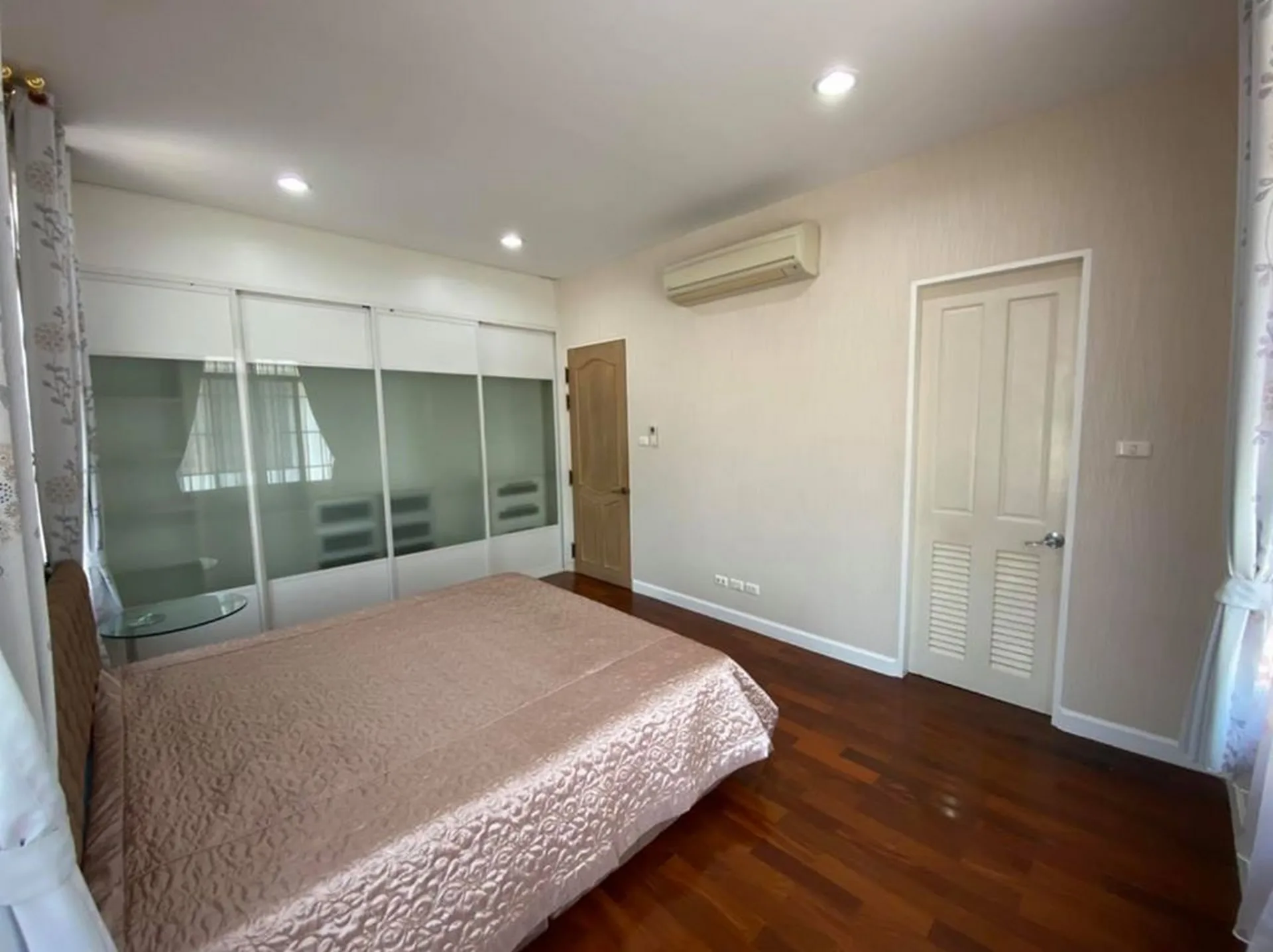 Property photos for Moobaan Narasiri Pattanakarn-srinakarindra