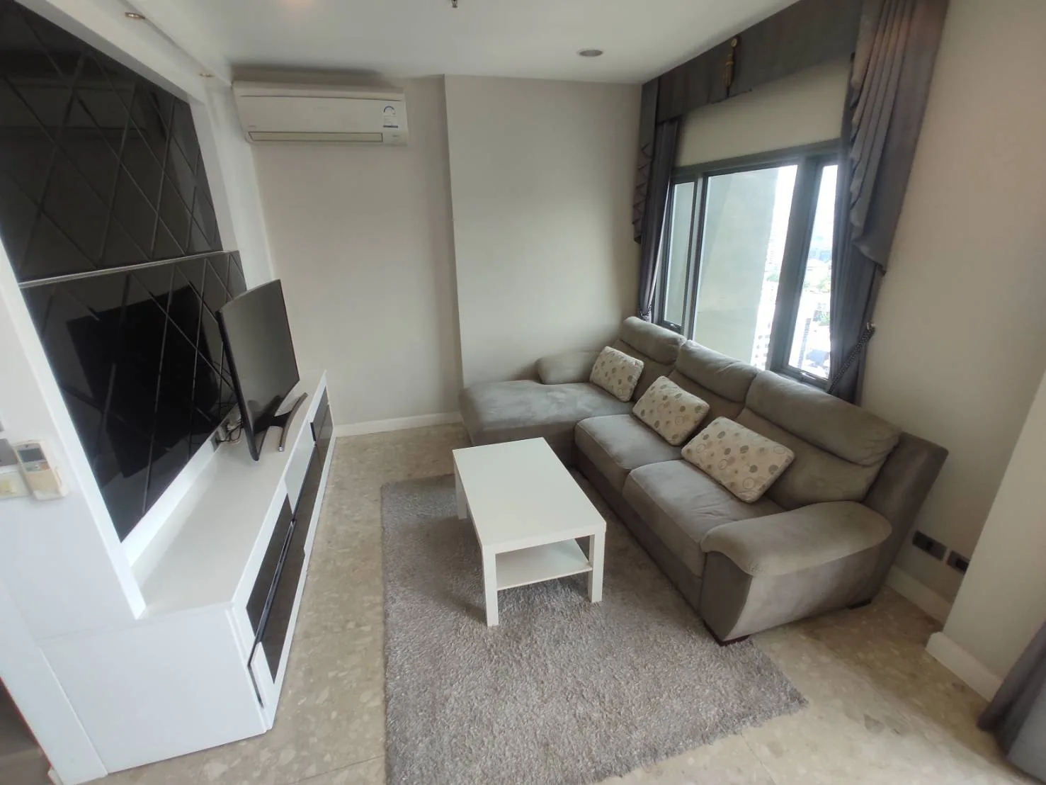 Property photos for The Crest Sukhumvit 34