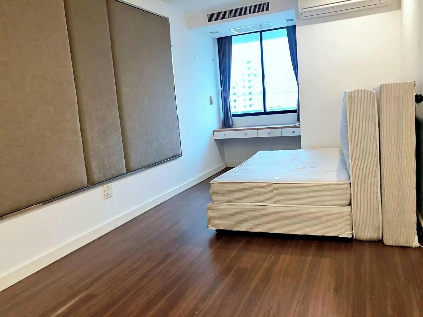 Property photos for Lake Green