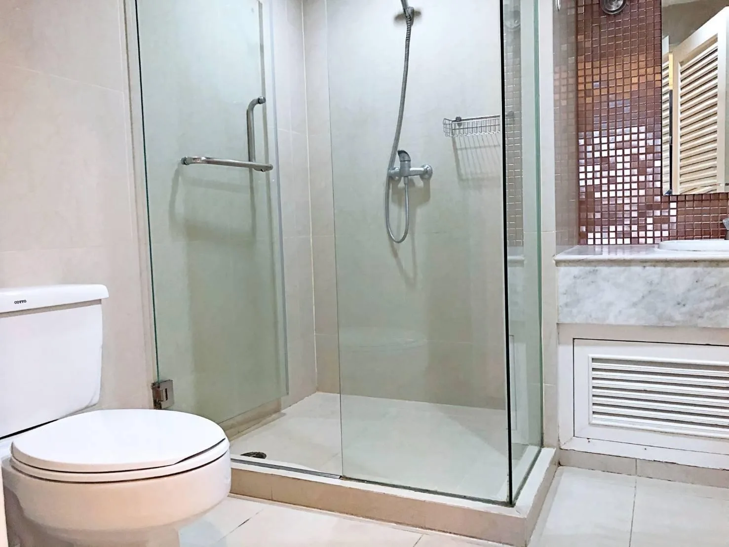 Property photos for Lake Green