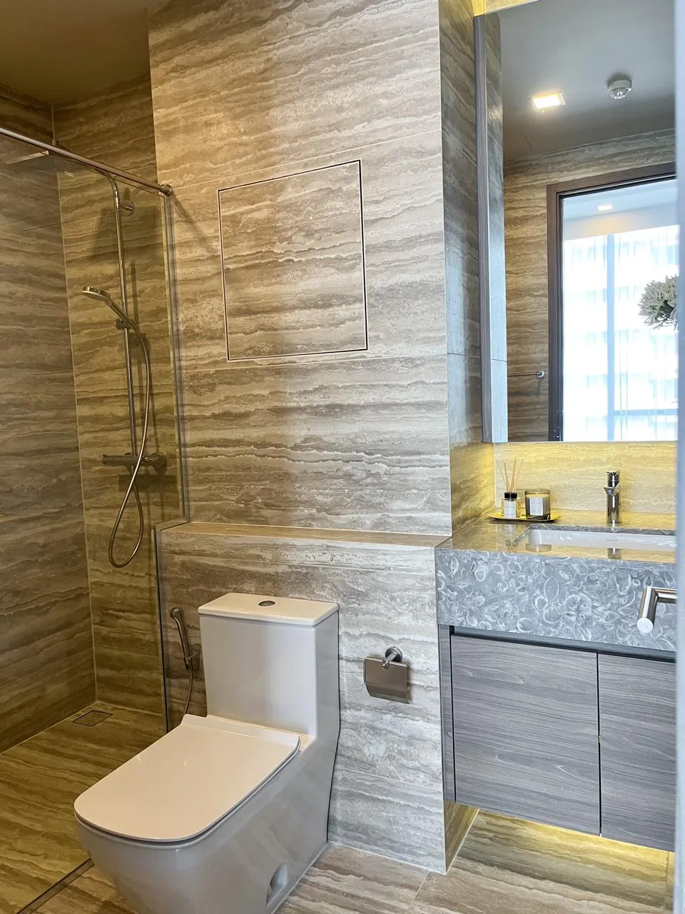 Property photos for Celes Asoke
