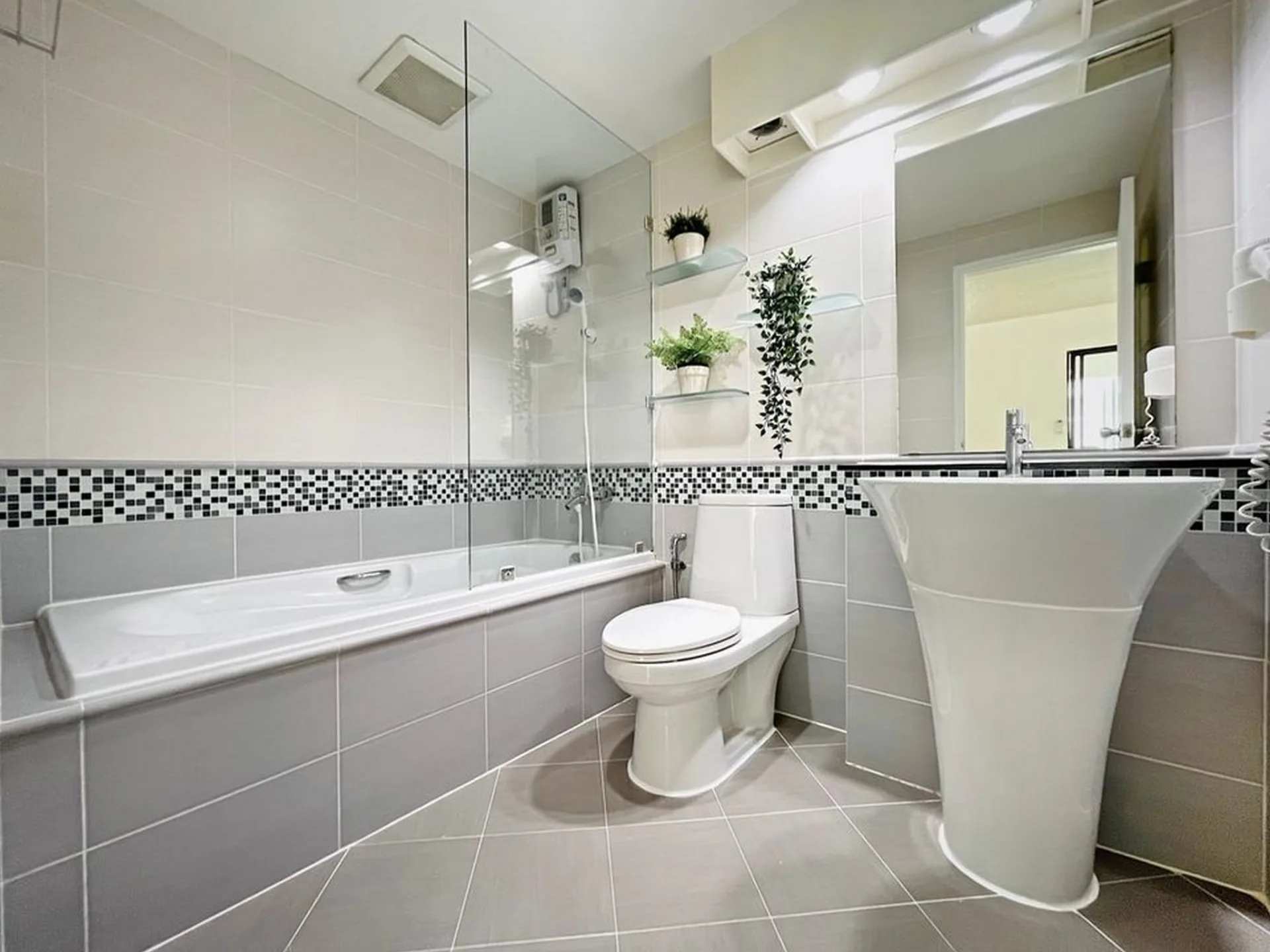 Property photos for The Waterford Sukhumvit 50 Onnut