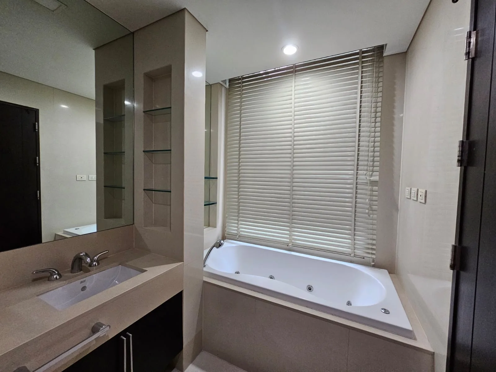 Property photos for The Park Chidlom