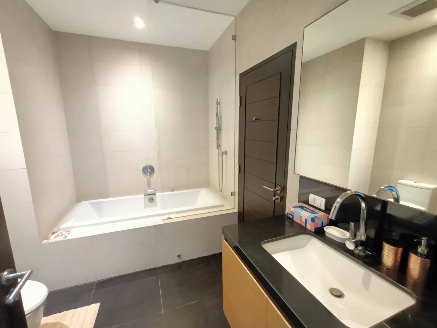 Property photos for Eight Thonglor Residence