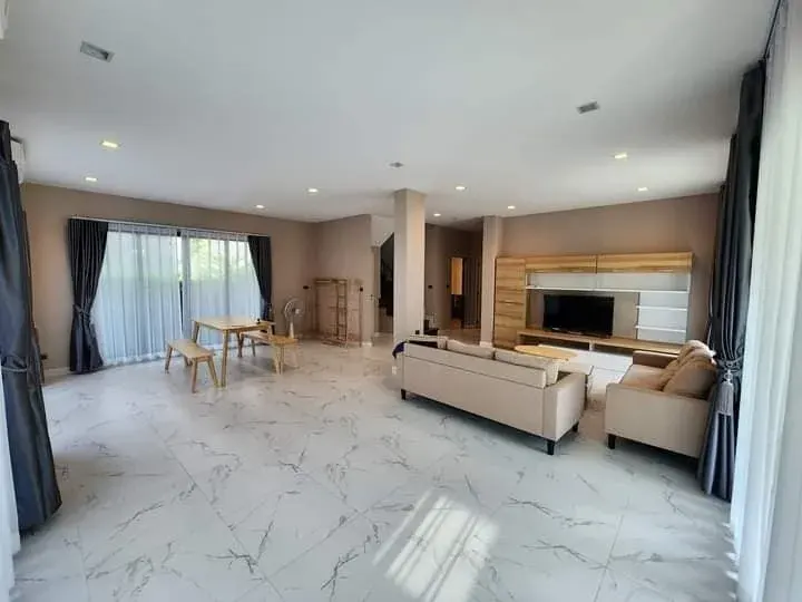 Property photos for Grand Bangkok Boulevard Viphavadi