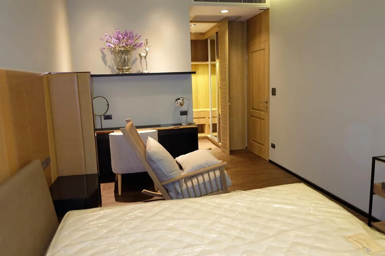 Property photos for Noble Refine