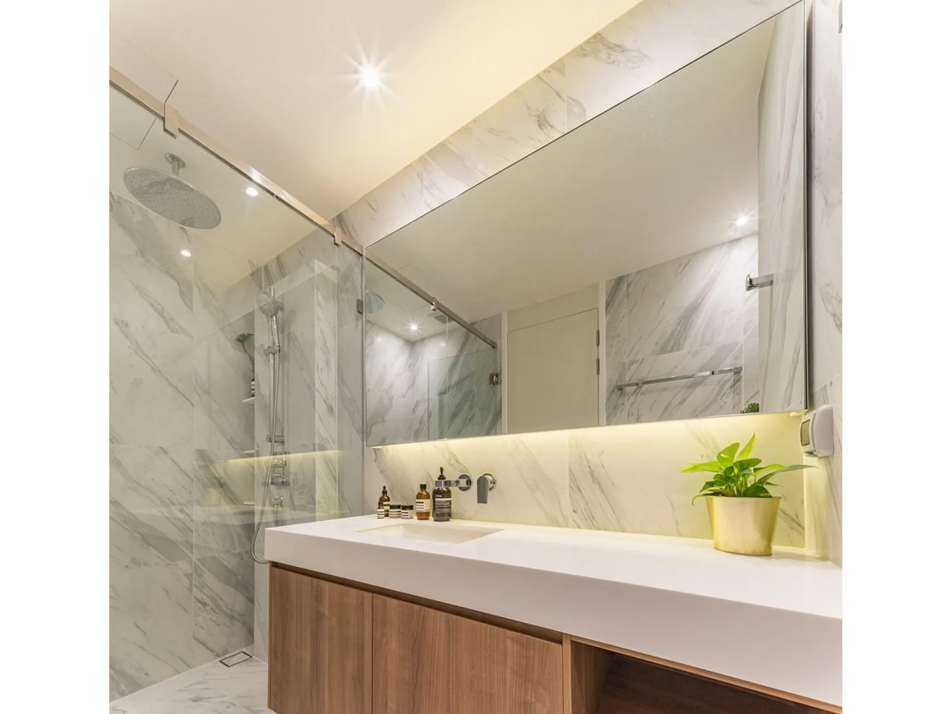 Property photos for MUNIQ Sukhumvit 23