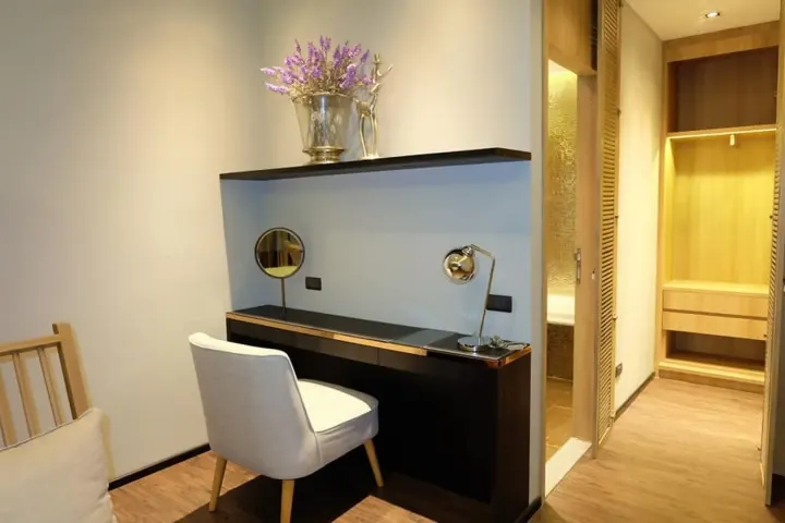 Property photos for Noble Refine
