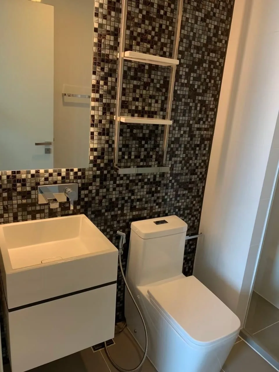 Property photos for The Room Sukhumvit 69