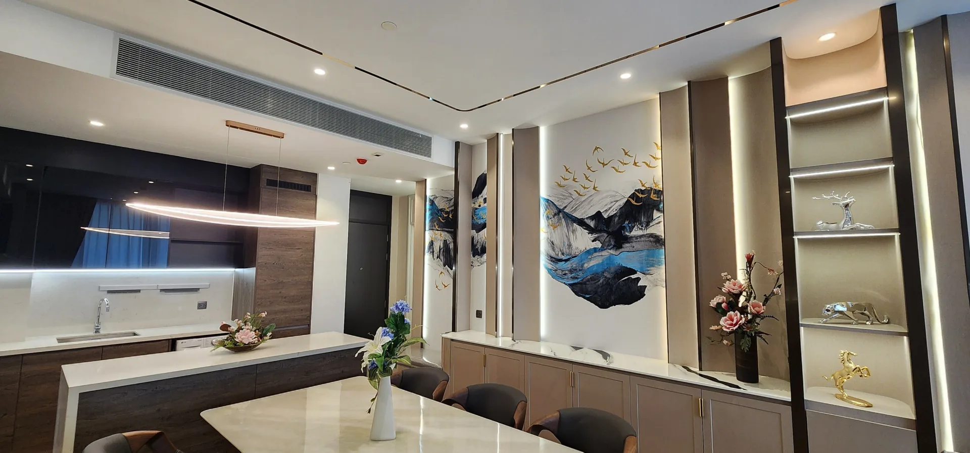 Property photos for Muniq Langsuan