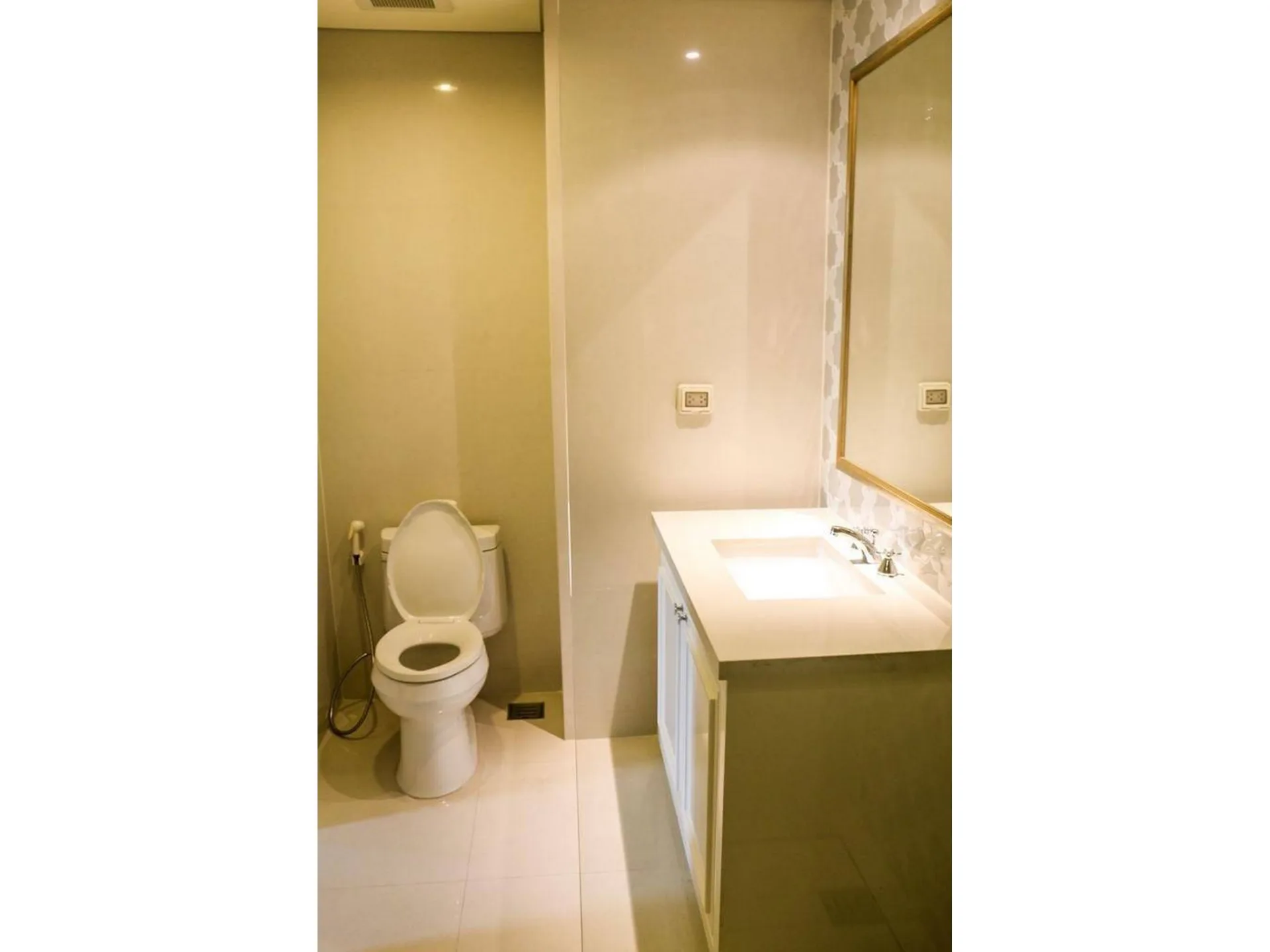 Property photos for Aguston Sukhumvit 22