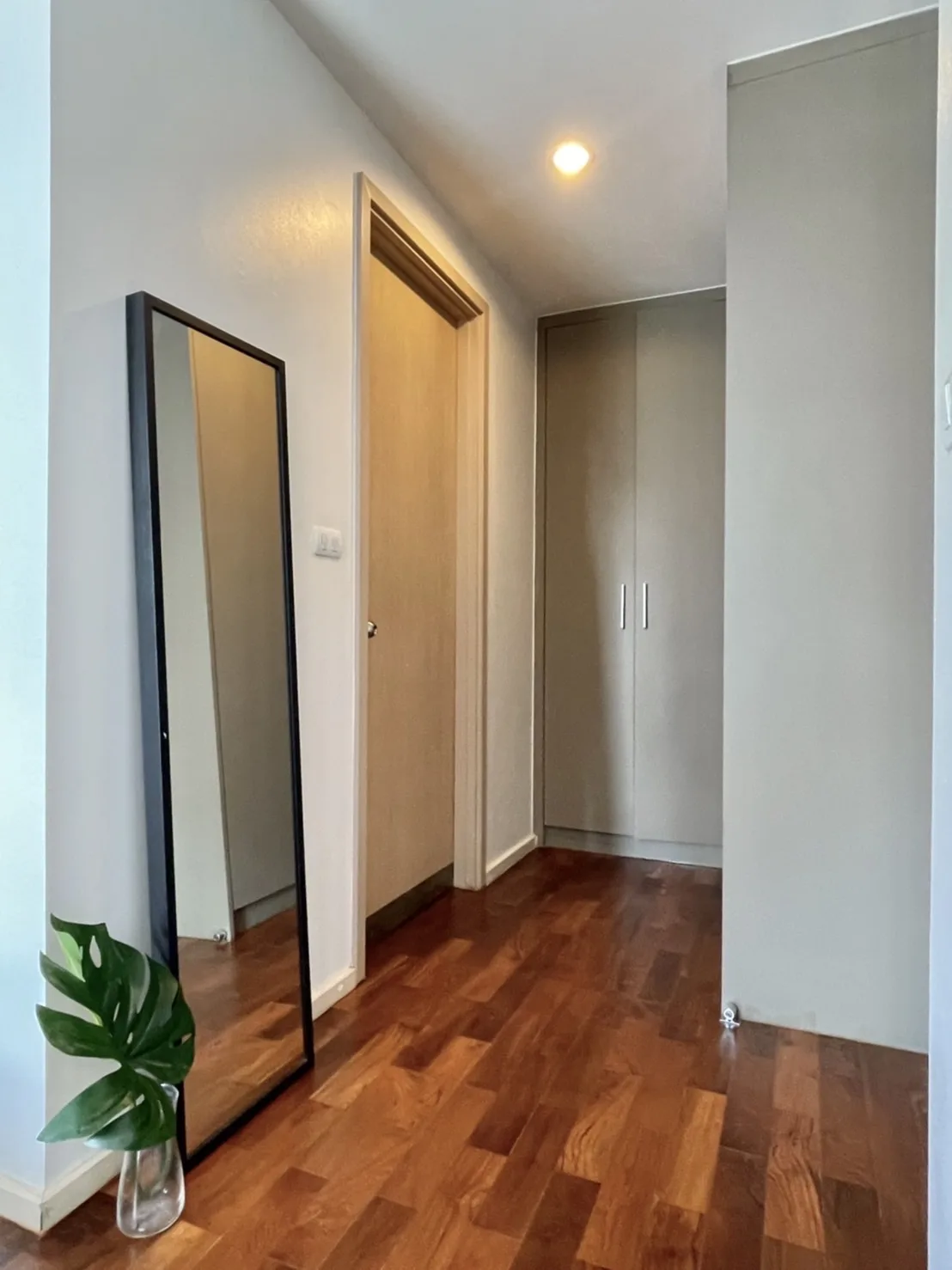 Property photos for Siri On 8