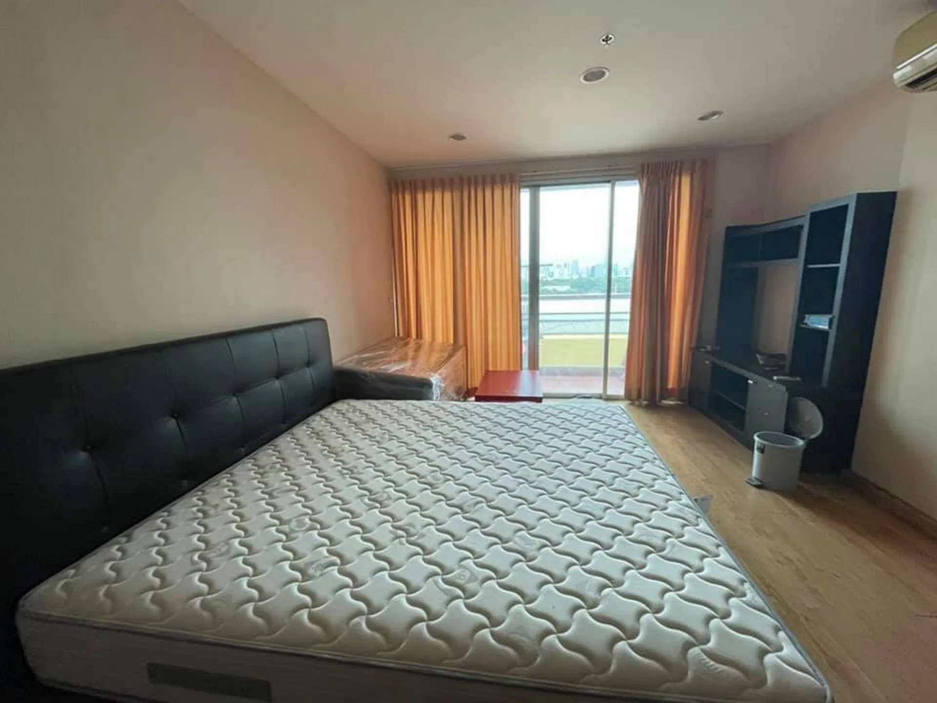Property photos for Silom Grand Terrace