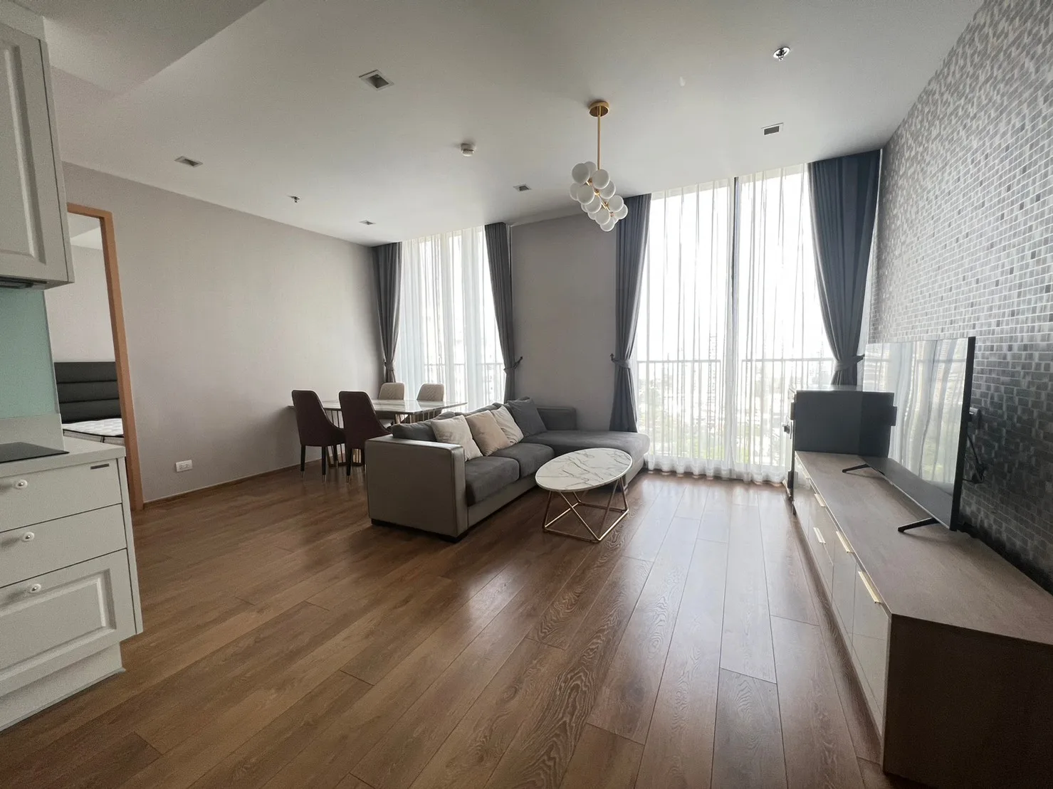 Property photos for Noble BE 33
