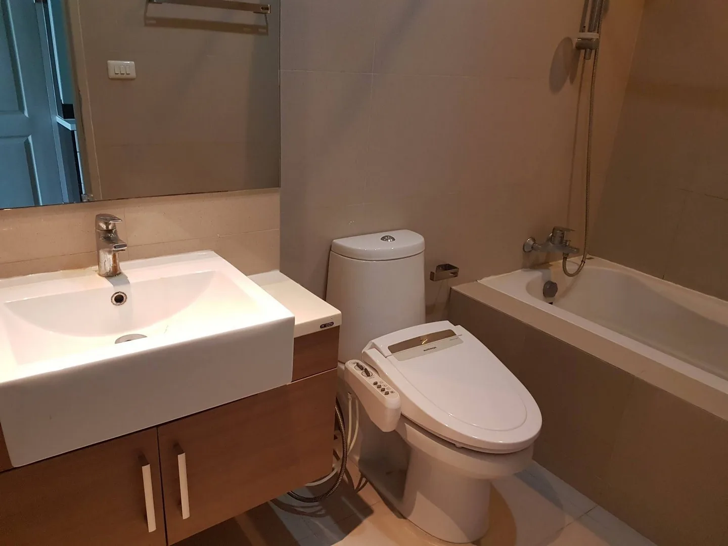 Property photos for Noble Refine