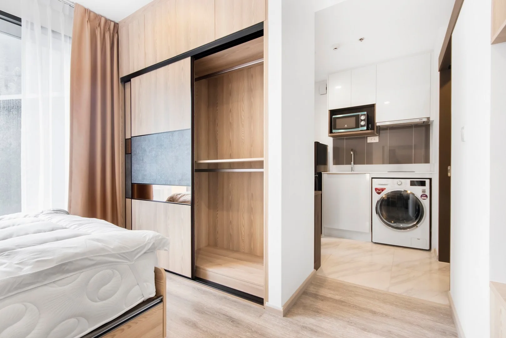 Property photos for Ideo Mobi Asoke