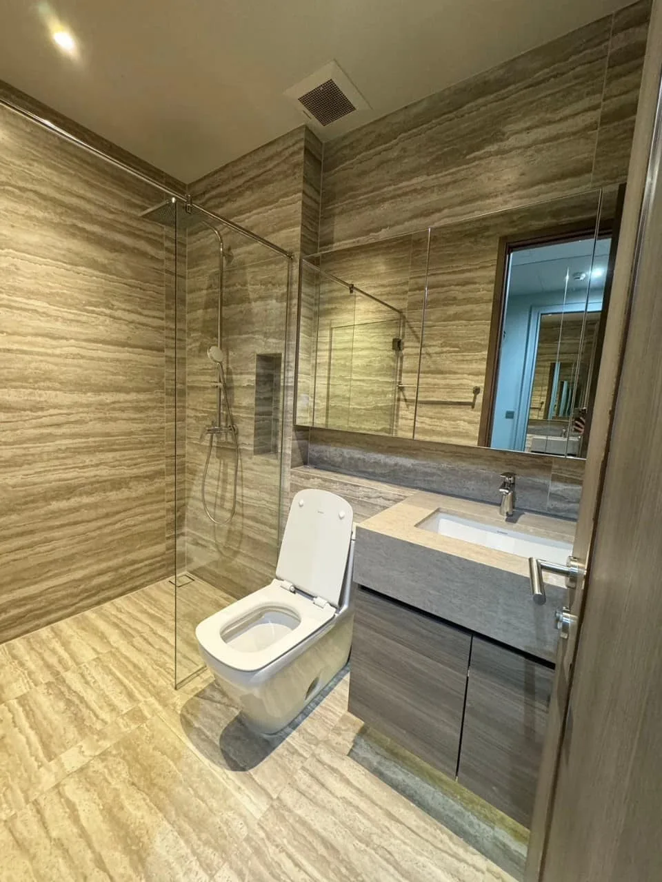 Property photos for Celes Asoke
