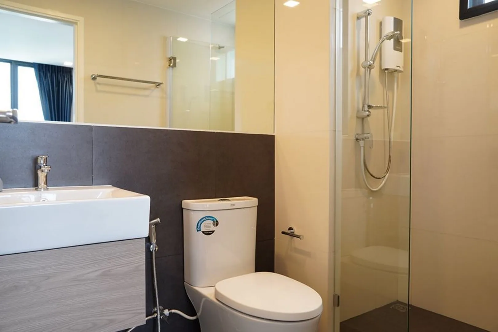 Property photos for Chambers On - nut Station