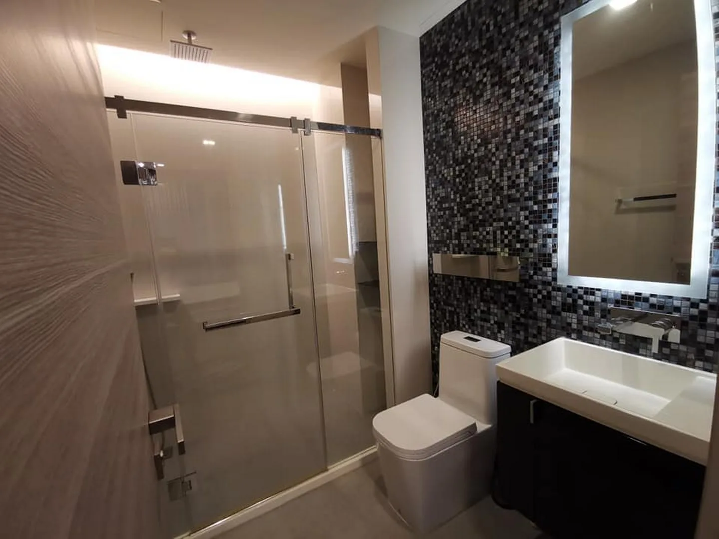 Property photos for The Room Sathorn - St.Louis