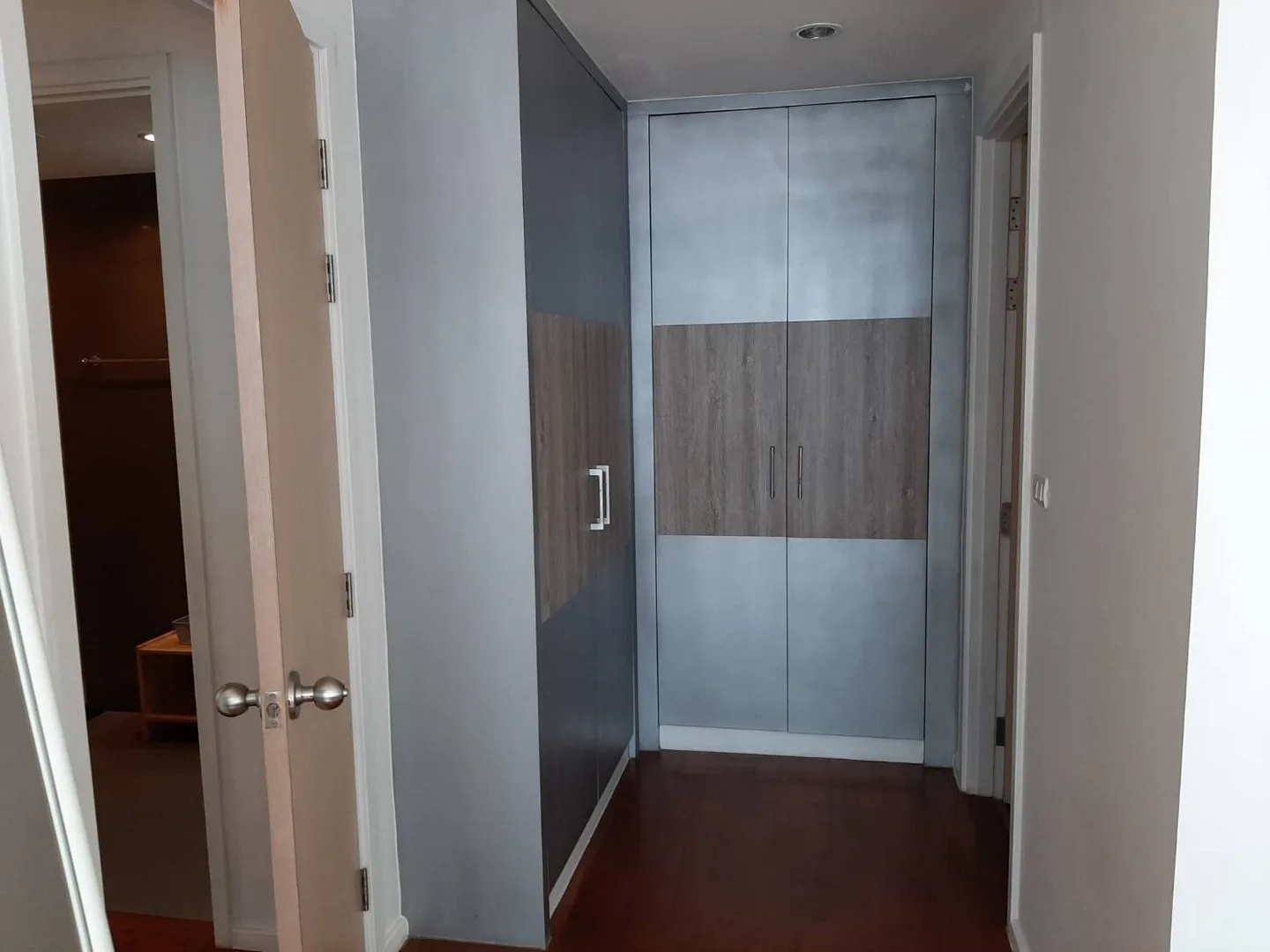 Property photos for Siri On 8