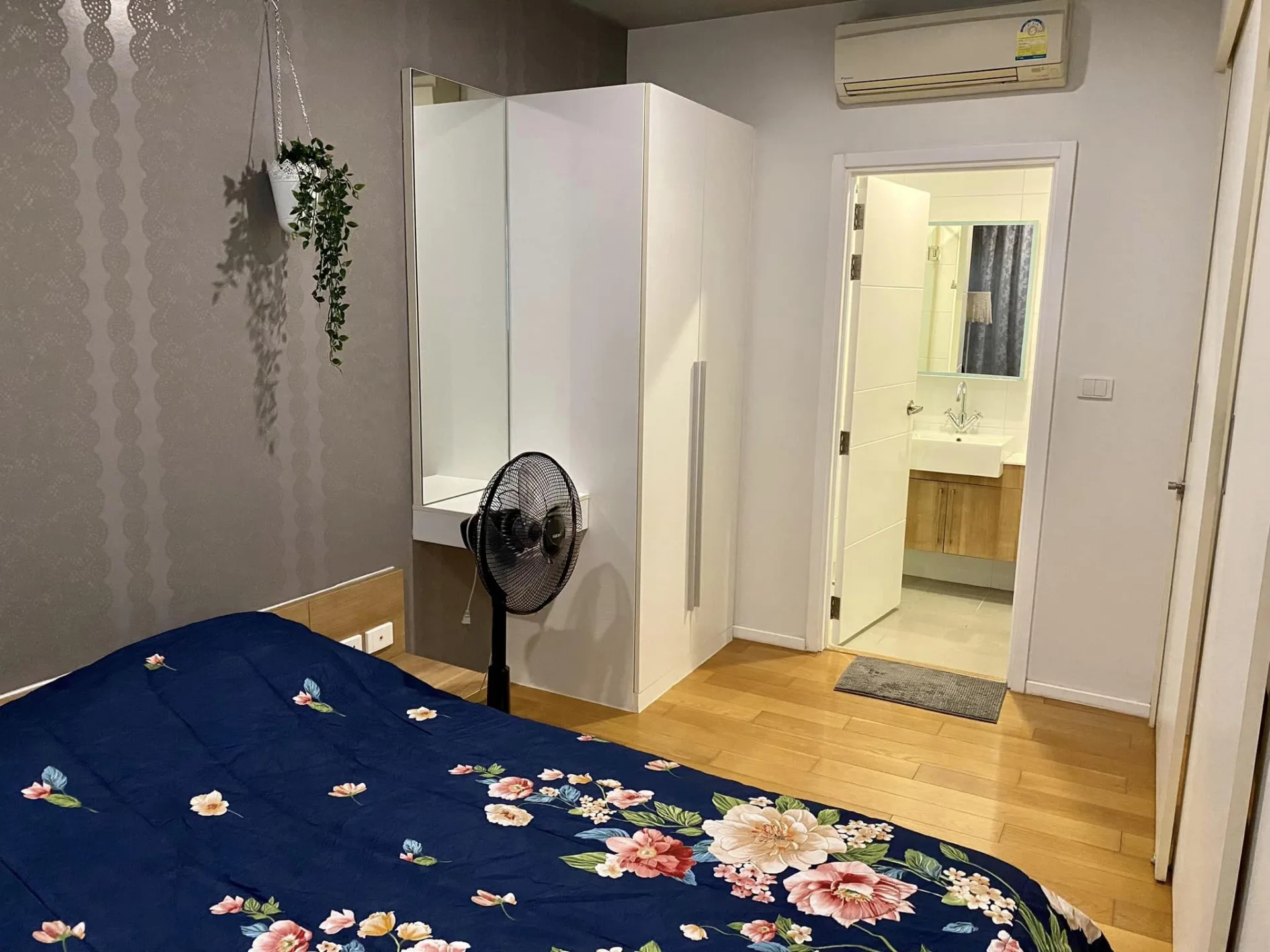 Property photos for Blocs 77
