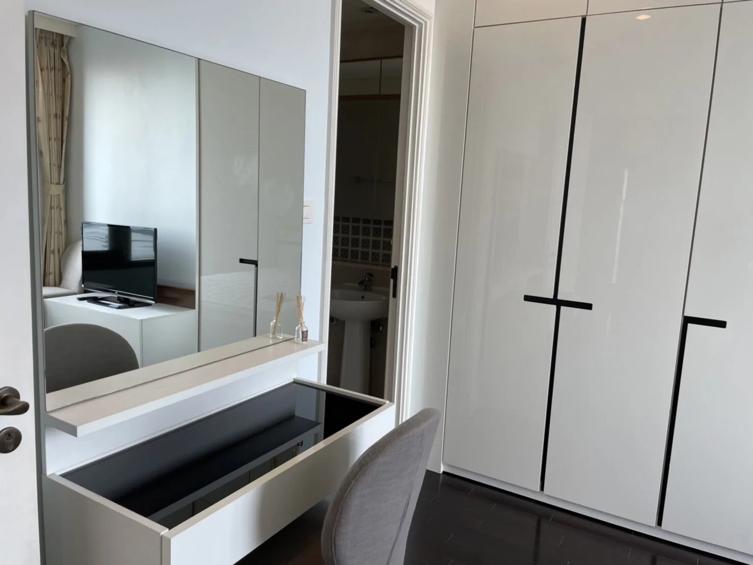 Property photos for Aguston Sukhumvit 22
