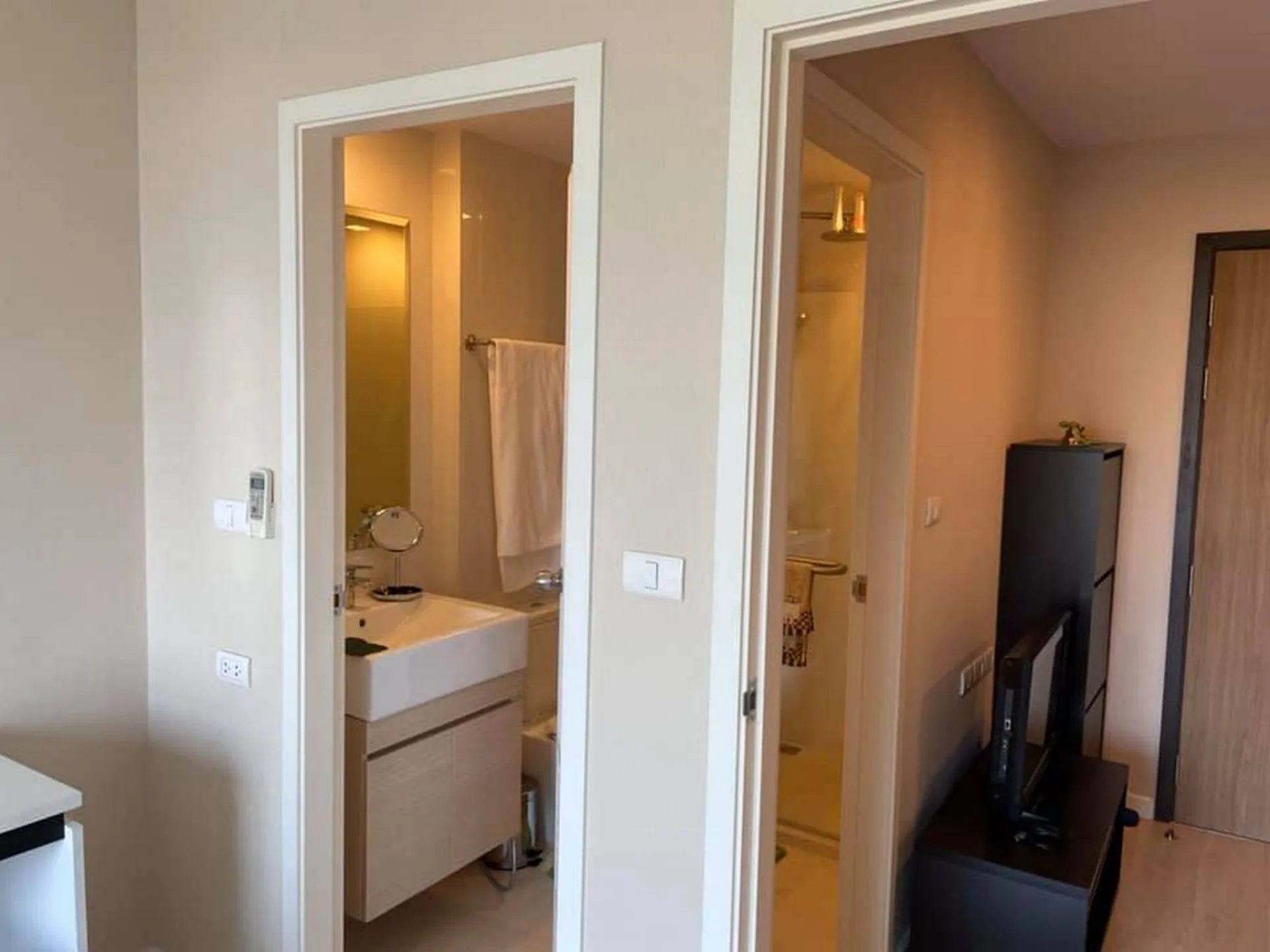 Property photos for Metro Luxe Rama 4