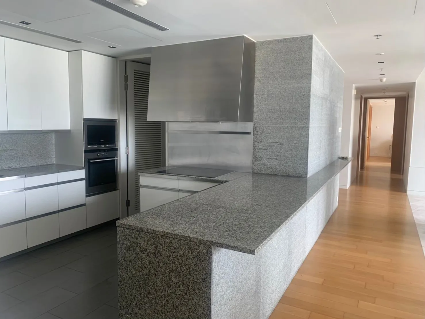Property photos for The Met