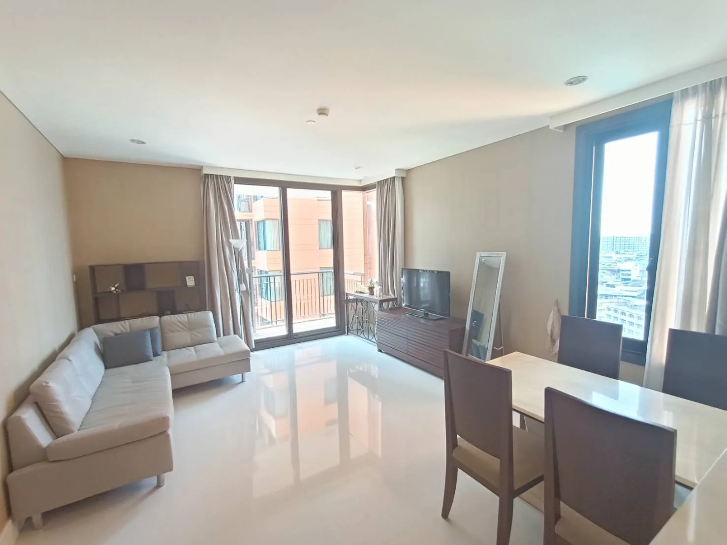 Property photos for Aguston Sukhumvit 22