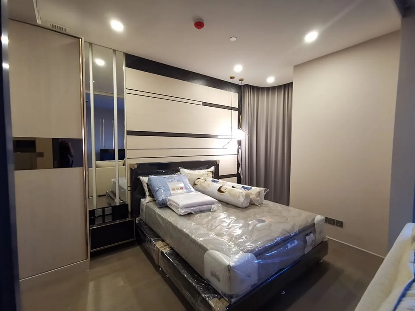Property photos for Ashton Asoke