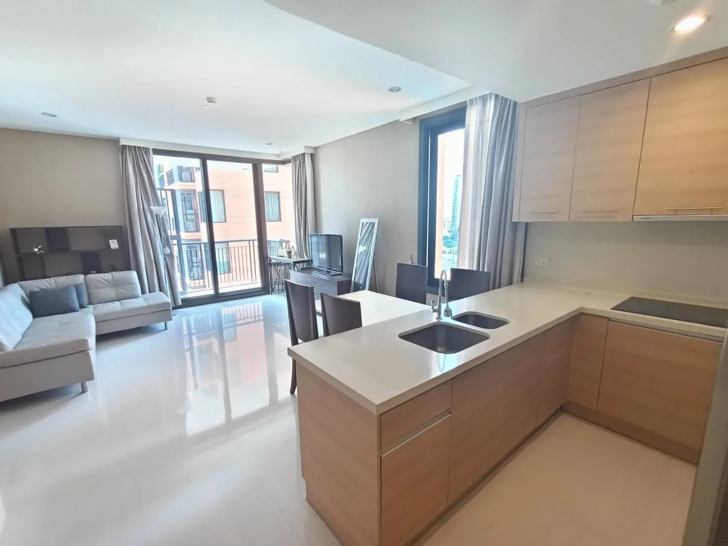 Property photos for Aguston Sukhumvit 22